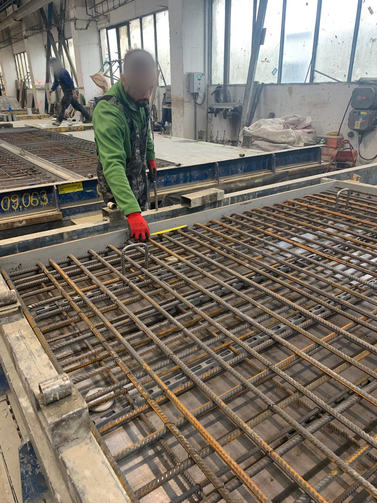 Kontrola armovania metrom pred betonážou